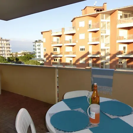 One Bedroom With Stunning Sea View شقة *